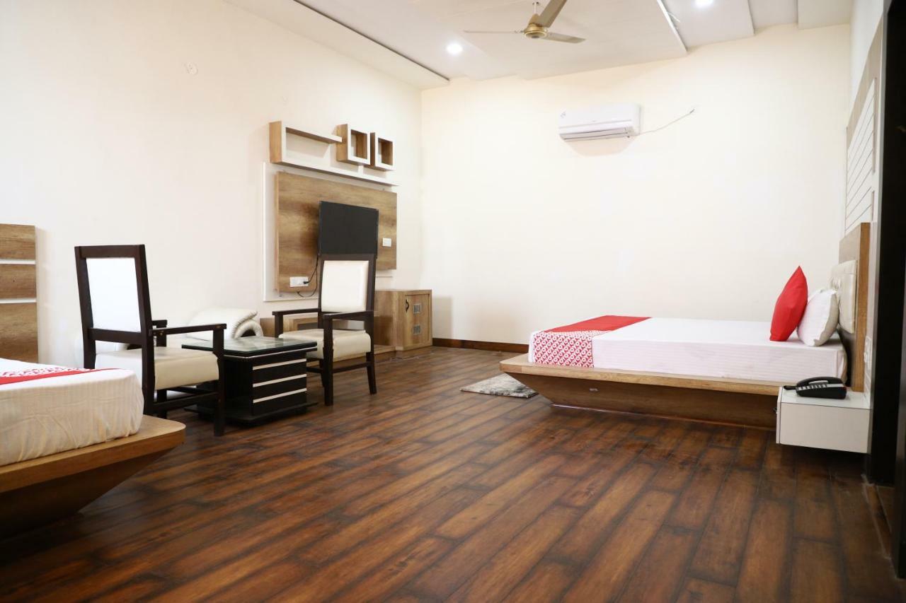 Diwan Hotel And Restaurant Surkhi エクステリア 写真